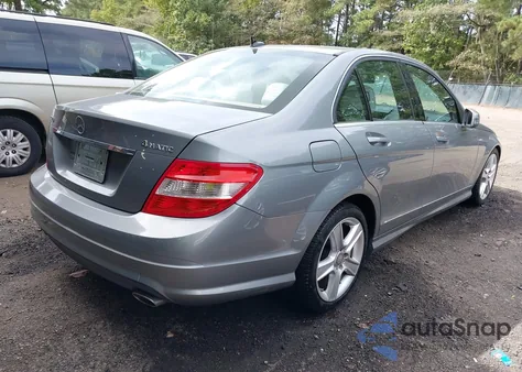 2011 Mercedes-Benz C 300 Luxury 4Matic/Sport 4Matic из США, поврежденный, VIN WDDGF8BB3BF653468